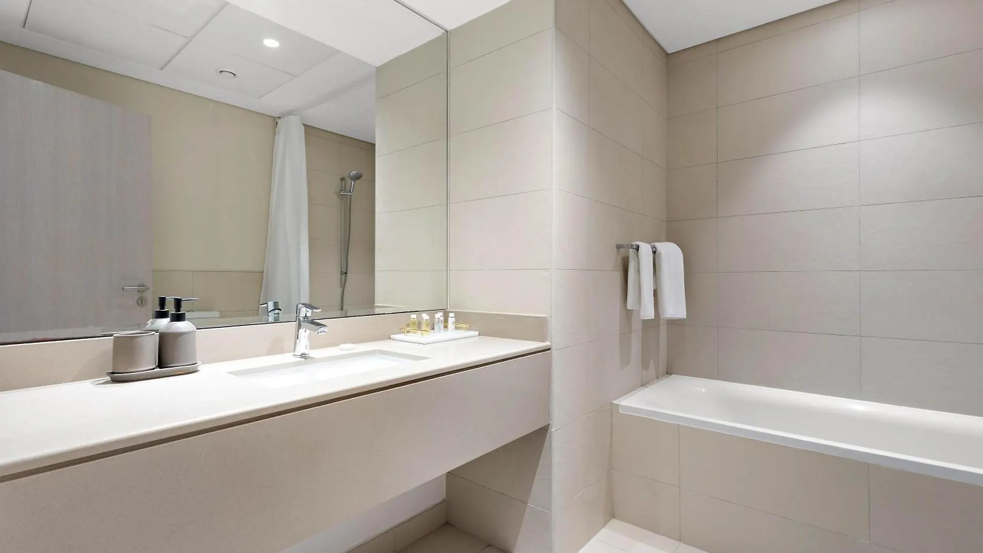 Silkhaus Luxury 3Br And Maid Room In Water'S Edge Абу-Даби Апартаменты
