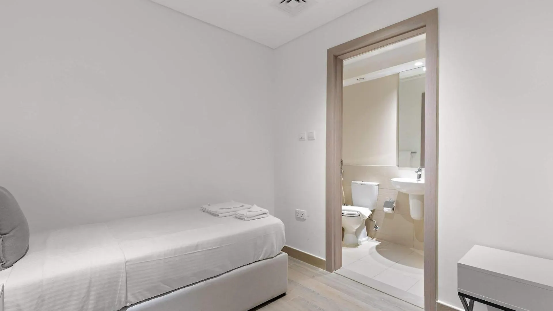 Silkhaus Luxury 3Br And Maid Room In Water'S Edge Абу-Даби