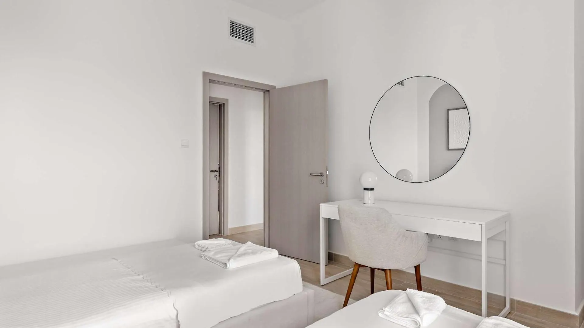 Silkhaus Luxury 3Br And Maid Room In Water'S Edge Абу-Даби